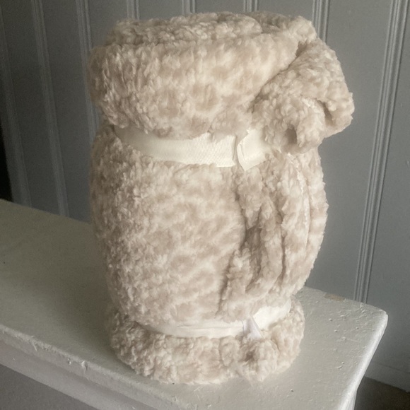 NWT Beautiful Cream Animal Print Sherpa Travel Throw Blanket w/ ❄️Gift Tag 50x60 - Picture 5 of 16